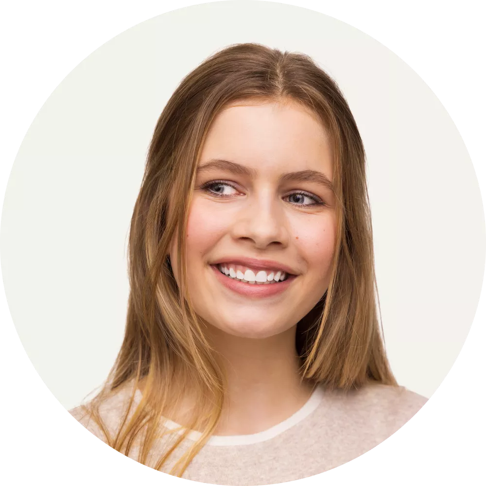Smiling teen with straight, white teeth, highlighting the effective and discreet results of using Spark clear aligners